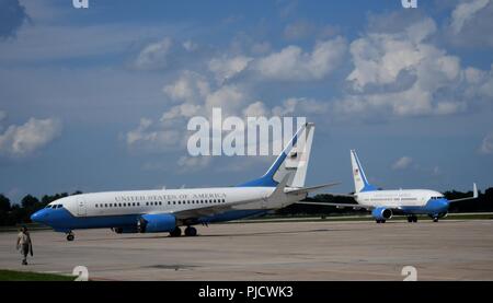 Une 932e Airlift Wing C-40C vient de rentrer d'un vol d'entraînement, le 6 juillet 2018, à Scott Air Force Base, dans l'Illinois Le 932e groupe de maintenance est responsable du maintien de quatre des avions de transport aérien distingué visiteur, dans le monde entier. La 932e Airlift Wing est une 22e unité de la Force aérienne, basée dans le sud de l'Illinois à proximité des villes de Belleville, Mascoutah, et Shiloh. La 932e Airlift Wing est le seul appareil de réserve battant cette mission unique en vertu de l'Air Force Reserve Command. D'autres domaines importants soutenant l'unité de réserve sont le 932e Groupe de soutien de mission, 932e et 932e groupe médical de l'Opérations Gr Banque D'Images