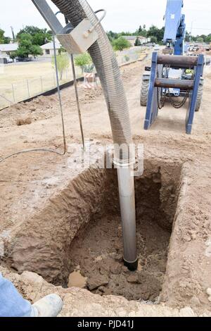 U.S. Army Corps of Engineers Gestionnaire principal de programme Siège Yvonne Prettyman-Beck la construction de digues visites des lieux et la gestion des risques d'inondation dispose à Sacramento en Californie, Juillet 13, 2018. Banque D'Images