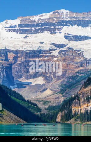 Gros plan du glacier Victoria sur Mt Victoria au Lac Louise, près de Banff en Alberta, Canada. L'écoulement sur le glacier fond lentement Banque D'Images