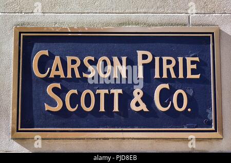 Chicago, Illinois, USA. La pierre angulaire de la Sullivan Center, anciennement connu sous le nom de Carson Pirie Scott and Company Building . Banque D'Images