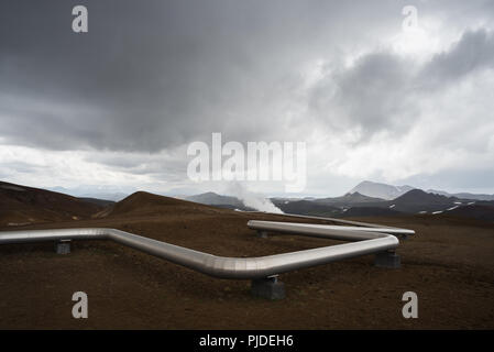 L'énergie géothermique renouvelable pipeline. Source naturelle de chaleur et d'électricité. Station vapeur en Islande Banque D'Images