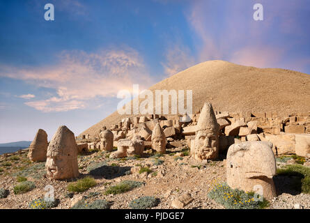 Tête de la statue de gauche, Zeus, la Commagène, Apollo, Herekles & Eagle en face de la Tombe Royale 62 av du Roi Antiochos I , Terrasse ouest, le Mont Nemrut Banque D'Images