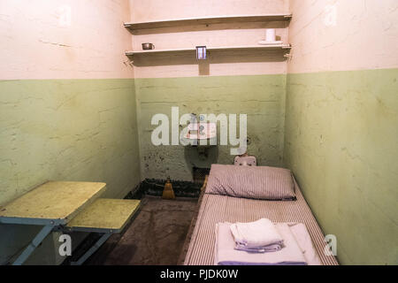 San Francisco, Etats-Unis - une cellule de prison à l'intérieur de la prison d'Alcatraz Banque D'Images
