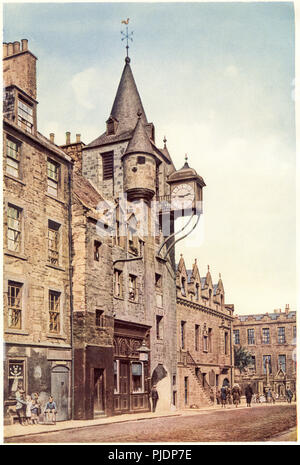 Une illustration en couleur du Tolbooth, Canongate, Édimbourg Royaume-Uni numérisée à haute résolution à partir d'un livre imprimé en 1929. Cru libre de droit d'auteur. Banque D'Images