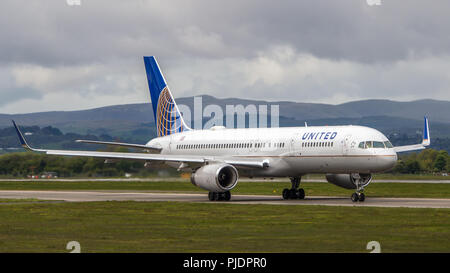 United Airlines vu à Glasgow avant de décoller pour les Etats-Unis, de l'Aéroport International de Glasgow, Renfrewshire, en Écosse. Banque D'Images