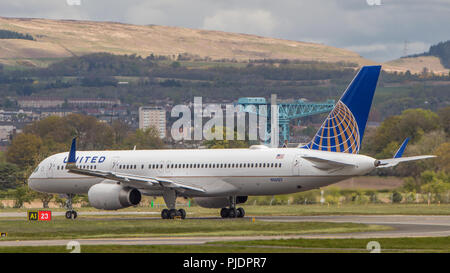 United Airlines vu à Glasgow avant de décoller pour les Etats-Unis, de l'Aéroport International de Glasgow, Renfrewshire, en Écosse. Banque D'Images