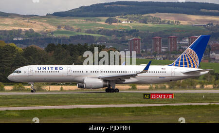 United Airlines vu à Glasgow avant de décoller pour les Etats-Unis, de l'Aéroport International de Glasgow, Renfrewshire, en Écosse. Banque D'Images