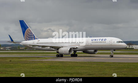 United Airlines vu à Glasgow avant de décoller pour les Etats-Unis, de l'Aéroport International de Glasgow, Renfrewshire, en Écosse. Banque D'Images