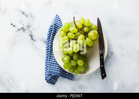 Fruits et légumes de couleur sur la table. Préparation de jus de fruits matin une saine alimentation. Banque D'Images