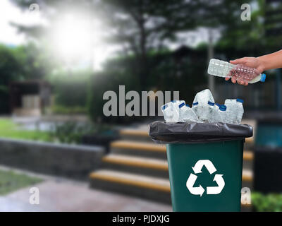 Recyclables verre plastique plastique composé d'épargne Environnement Réduire Junk Banque D'Images