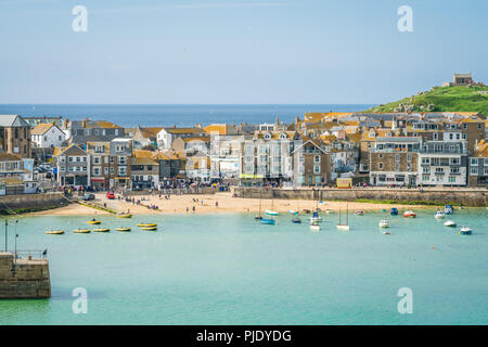 Saint Ives, Angleterre - Juin 2018 : vue sur le port et la ville de Saint Ives, Cornwall, UK Banque D'Images