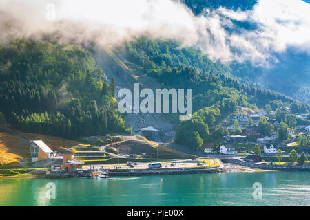 La Norvège, la station de tramway aérien Skylift Loen dans Stryn. Le téléphérique monte au sommet du mont Hoven, au-dessus du fjord fjord Banque D'Images