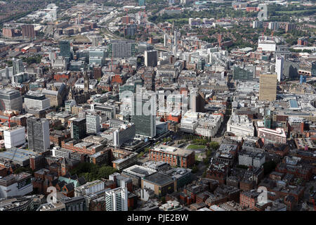 Vue aérienne de Piccadilly Gardens dans le centre-ville de Manchester, avec tour de la ville de bureaux d'éminents Banque D'Images