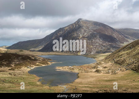 Paysages de montagne à couper le souffle au MCG Idwal réserve naturelle, parc national de Snowdonia, le Nord du Pays de Galles. Banque D'Images