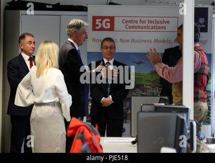 Philip Hammond, chancelier de l'Échiquier, lors d'une visite au Centre de technologie et d'innovation de l'Université de Strathclyde, à Glasgow. Banque D'Images