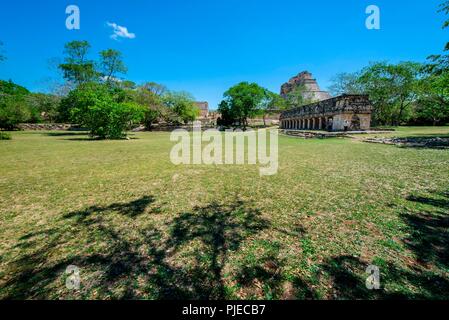Vue de la Pyramide du Magicien de la ville maya préhispanique du site archéologique d'Uxmal, Yucatan, Province du Mexique, Amérique du Nord Banque D'Images