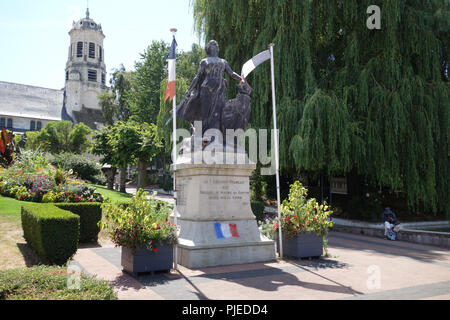 1913 monument aux morts devant l'église de Saint Leonard, Honfleur, France Banque D'Images