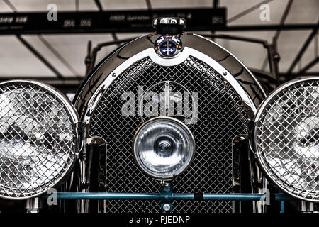 Grille Badge et bouchon de radiateur sur Vintage Voiture à Goodwood Revival Banque D'Images