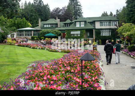 Les touristes d'excursion à l'Butchart Gardens , Brentwood Bay, British Columbia, Canada Banque D'Images