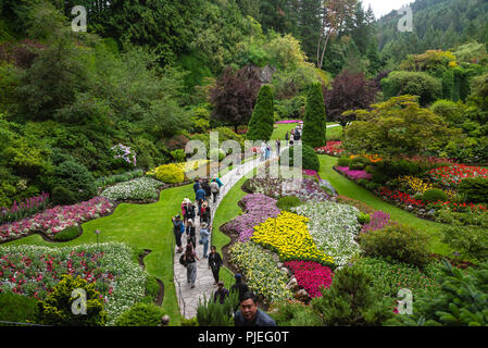 Les touristes d'excursion à l'Butchart Gardens , Brentwood Bay, British Columbia, Canada Banque D'Images