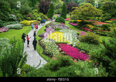 Les touristes d'excursion à l'Butchart Gardens , Brentwood Bay, British Columbia, Canada Banque D'Images