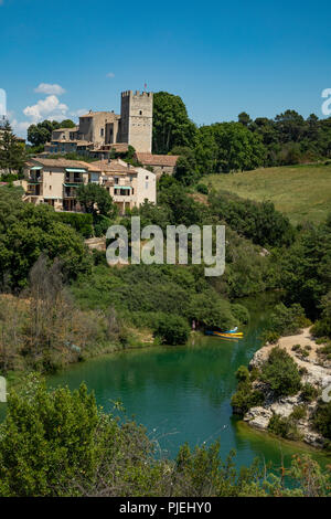 Hôtel historique sur l'écoulement du lac d'Esparron, Alpes-de-Haute Provence France Banque D'Images