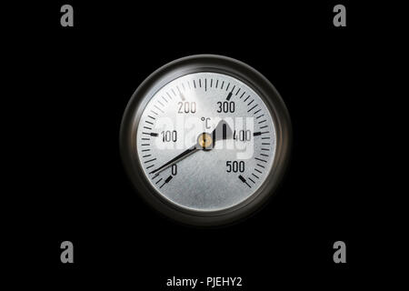 Thermomètre Celsius de l'indicateur de température d'un radiateur isolé Banque D'Images