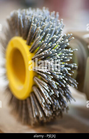 Buse, brosse pour le travail du bois. Vieillissement de l'arbre. Banque D'Images