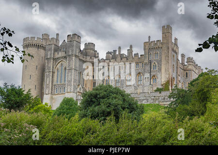 Arundel Castle, un château historique de la Cité médiévale sur un jour nuageux à Arundel, West Sussex, Angleterre, Royaume-Uni. Banque D'Images