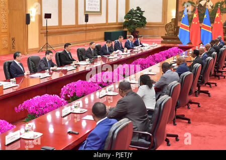 Beijing, Chine. Sep 6, 2018. Le président chinois Xi Jinping rencontre le Premier Ministre de la République démocratique du Congo Bruno Tshibala dans le Grand Hall du Peuple à Beijing, capitale de Chine, le 6 septembre 2018. Crédit : Li Tao/Xinhua/Alamy Live News Banque D'Images