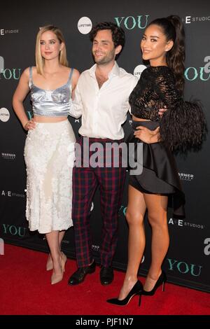 New York, NY, USA. Sep 6, 2018. Elizabeth Lail, Penn Badgley, Shay Mitchell devant le hall des arrivées pour vous Première le vie, Zengo, New York, NY Le 6 septembre 2018. Crédit : Jason Smith/Everett Collection/Alamy Live News Banque D'Images