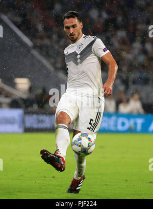 (180907) -- MUNICH, 7 septembre 2018 (AFP) L'Allemagne Mats Hummels passe le ballon pendant le match de football de l'UEFA Ligue des Nations Unies entre l'Allemagne et la France, à Munich, Gremany, le 6 septembre 2018. Le match s'est terminé dans un 0-0 draw. (Xinhua/Philippe Ruiz) Banque D'Images