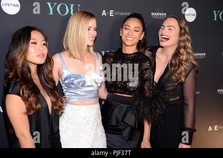 New York, NY, USA. Sep 6, 2018. (L-R) Nicole Kang, Elizabeth Lail, Penn Badgley, Shay Mitchell et Kathryn Gallagher vous assister à la première mondiale au Restaurant Zengo le 6 septembre 2018 à New York. Credit : Raymond Hagans Punch/media/Alamy Live News Banque D'Images