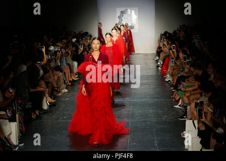 New York, USA. Sep 6, 2018. Présenter des modèles de créations de LANYU collection printemps/été 2019 lors de la Fashion Week de New York à New York, États-Unis, 6 septembre 2018. Credit : Lin Lin/Xinhua/Alamy Live News Banque D'Images