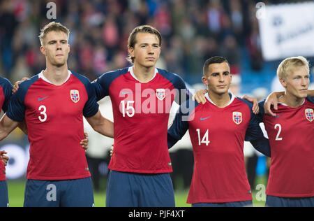 Norvège, Oslo - septembre 6, 2018. Les joueurs de la Norvège Kristoffer Vassbakk Ajer (3), Sander Berge (15), Omar Elabdellaoui (15) et Birger Meling (2) vu lors d'nathonal avant l'hymne de la Ligue des Nations Unies l'UEFA match de football entre la Norvège et de Chypre à l'Ullevaal Stadion. (Photo crédit : Gonzales Photo - Jan-Erik Eriksen). Gonzales : Crédit Photo/Alamy Live News Banque D'Images