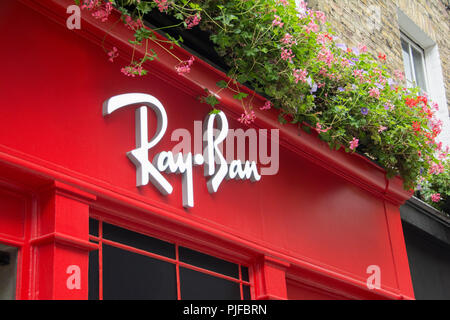 Ray-Ban store sur Carnaby Street, Soho, London, W1, UK Banque D'Images