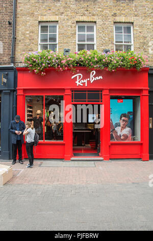 Ray-Ban store sur Carnaby Street, Soho, London, W1, UK Banque D'Images