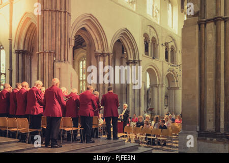 Rochester, Angleterre - Juillet 2018 : Mens Choir d'effectuer dans une cathédrale, Kent, UK Banque D'Images