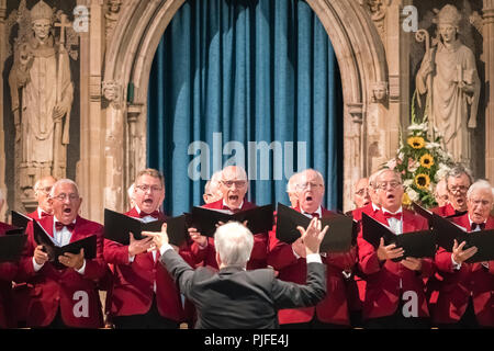 Rochester, Angleterre - Juillet 2018 : Mens Choir d'effectuer dans une cathédrale, Kent, UK Banque D'Images