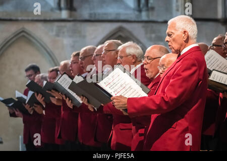 Rochester, Angleterre - Juillet 2018 : Mens Choir d'effectuer dans une cathédrale, Kent, UK Banque D'Images