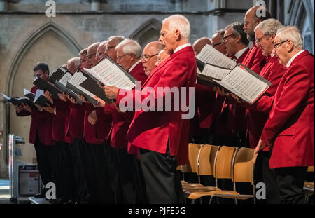 Rochester, Angleterre - Juillet 2018 : Mens Choir d'effectuer dans une cathédrale, Kent, UK Banque D'Images