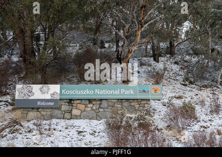 Kosciusko National Park Bienvenue sur le signe dans le parc circulant sur les Alpine Way de Jindabyne Banque D'Images