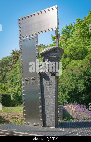 Monument à Johan Pitka, héros de la guerre d'indépendance estonienne qui conçu plaques de blindage pour les trains, Hirvepark, Tallinn, Estonie. Banque D'Images