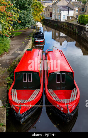 Bateaux amarrés sur l'étroite Leeds et Liverpool Canal à Skipton dans le North Yorkshire, UK. Banque D'Images