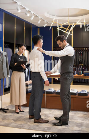 Les créateurs de mode en mesure de la Banque D'Images