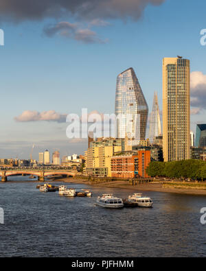 Londres, Angleterre, Royaume Uni - 12 juin 2018 : Gratte-ciel et les repères y compris le tesson, Blackfriars, un tour de la Banque du Sud et l'Oxo Tower lieu sur le Si Banque D'Images