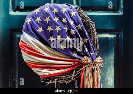 Un drapeau américain couronne style porte se bloque sur un à Philadelphie, PA. Banque D'Images