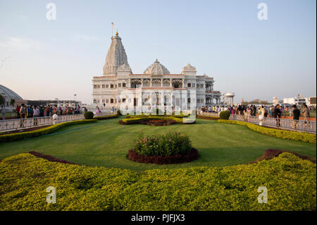 2016 Prem Mandir (le temple de l'amour divin) à Vrindavan Mathura Uttar Pradesh, Inde, Asie du Sud Banque D'Images