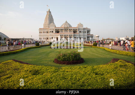 2016 Prem Mandir (le temple de l'amour divin) à Vrindavan Mathura Uttar Pradesh, Inde, Asie du Sud Banque D'Images