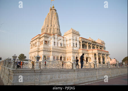 2016 Prem Mandir (le temple de l'amour divin) à Vrindavan Mathura Uttar Pradesh, Inde, Asie du Sud Banque D'Images